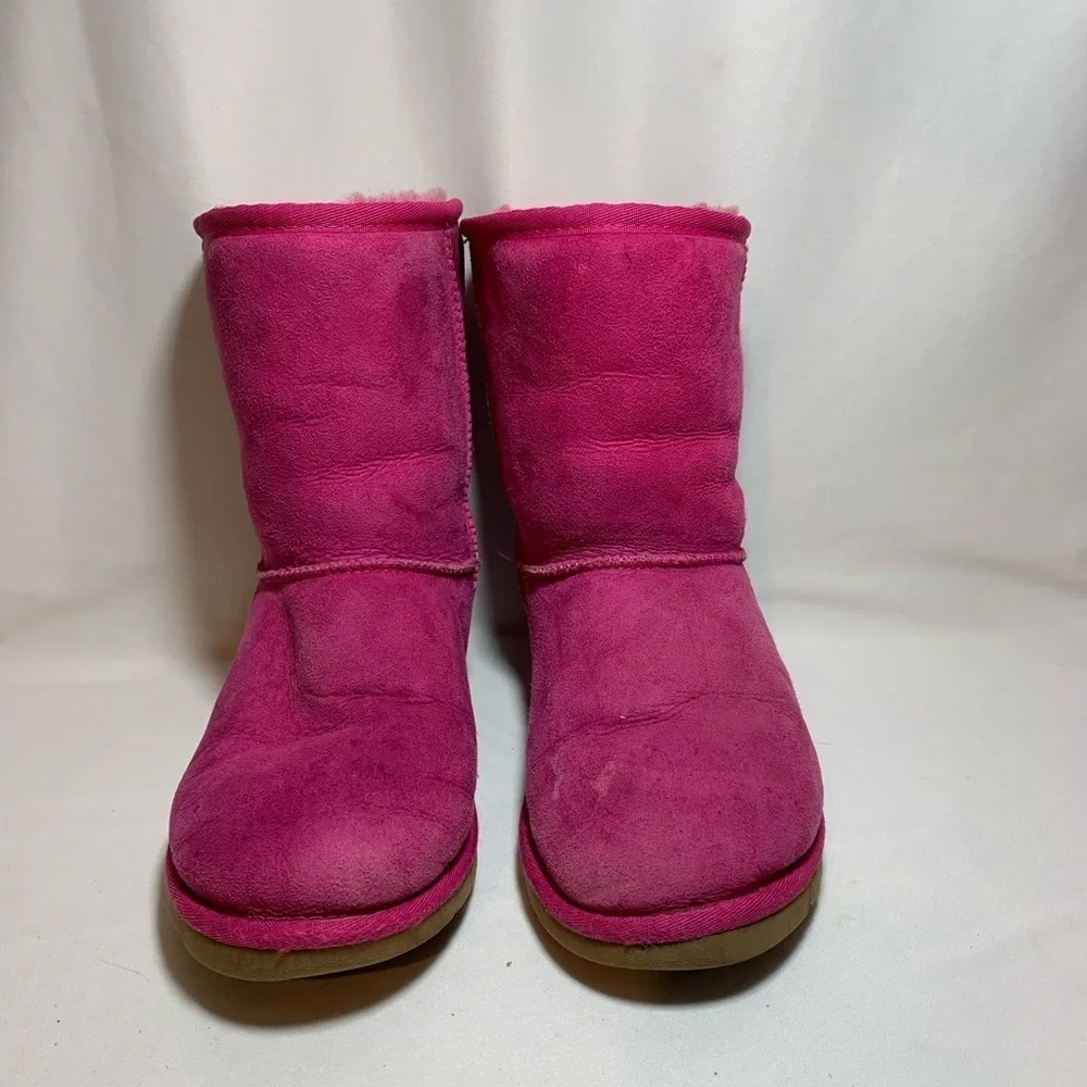 UGG Fuschia Girl’s Boots sz 4
